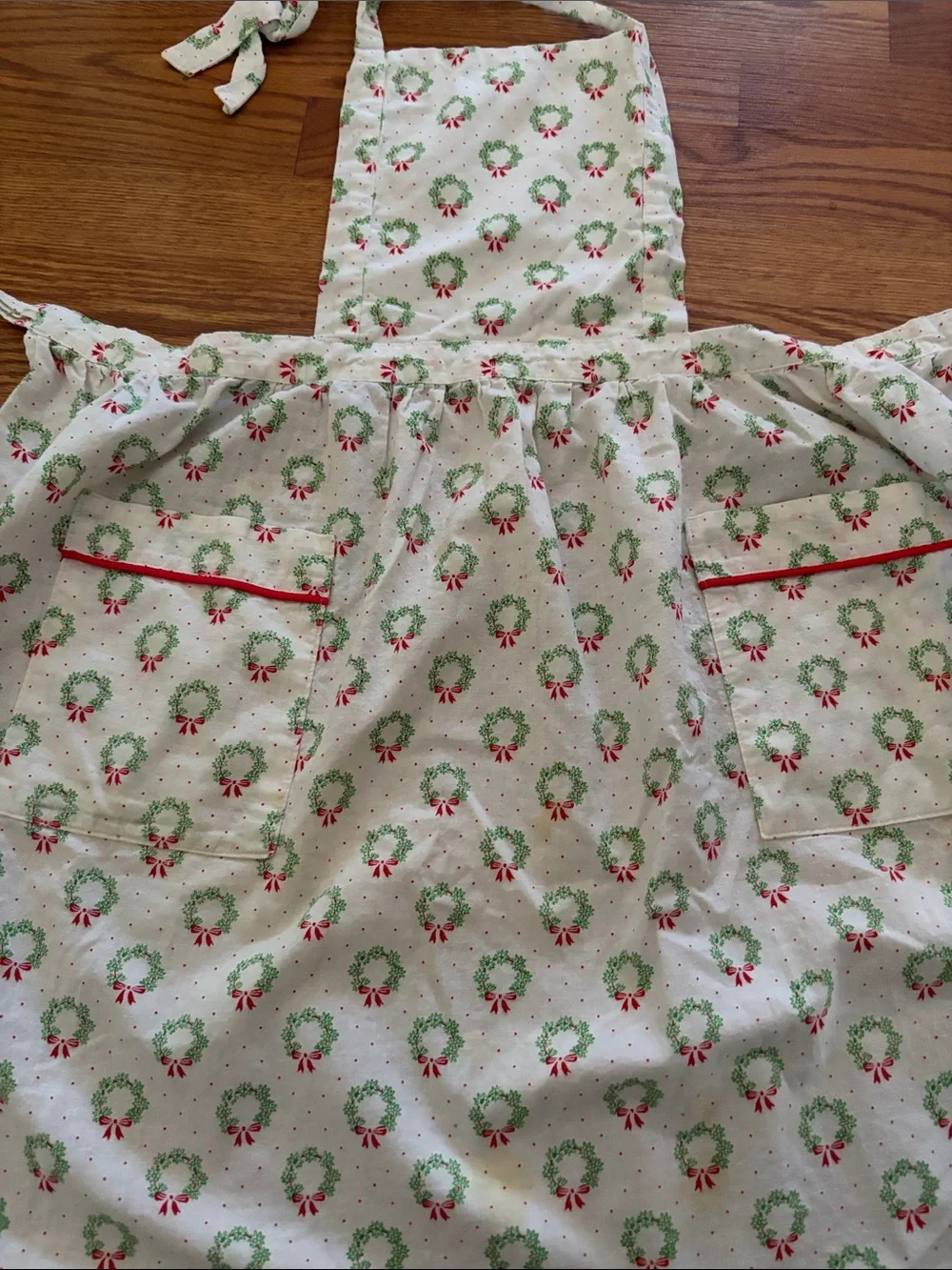 Holiday Wreath Cotton Apron - White/Green/Red